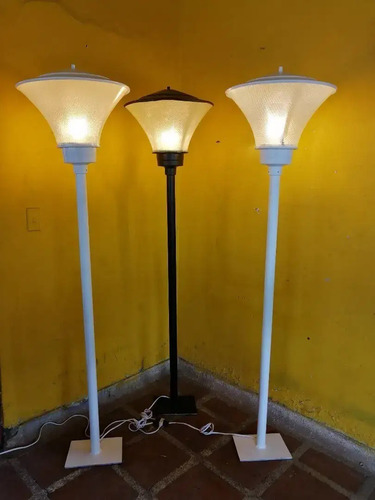 Farol De Pie Antiguo En Hierro Y Acrílico U.s.a De Parque