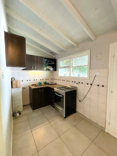 Venta Vivienda Multifamiliar De 6 Amb.c/ Local,parque Y Quincho. Barrio Chauvin. Sobre Lote Propio.