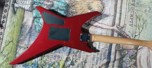 Guitarra Jackson Warrior Japan Floyd Rose 1999 Destro Cereja Metálico Rosewood Com Dentes De Tubarão (Usado)