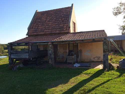 Campo Con Casa A Reparar, Instalaciones