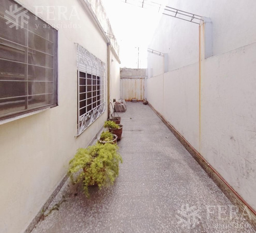 Venta De Casa 3 Ambientes Con Jardín En Wilde (26228)