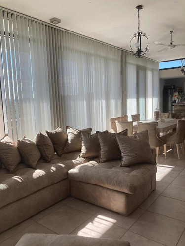 Imagen 3 de 21 de Casa En Venta - 3 Dormitorios 3 Baños - 255mts2 - Villa Del Lago