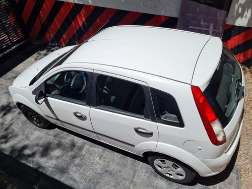 Imagen 10 de 15 de Ford Fiesta 2010 1.6 Ambiente Mp3
