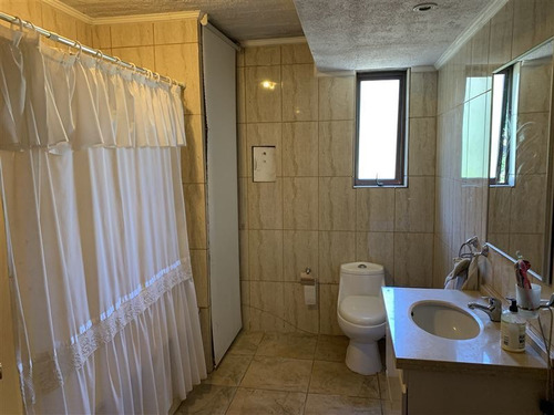 Casa En Venta De 6 Dorm. En Lo Barnechea