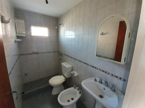 Imagen 21 de 28 de Casa De Tres Dormitorios, Dos Baños, Cochera, Amplio Terreno Y Pileta