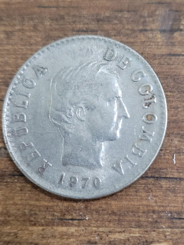 Lote 2 Moedas Colômbia 5 Pesos,1970, E 20 Centavos,1980 (Usado)