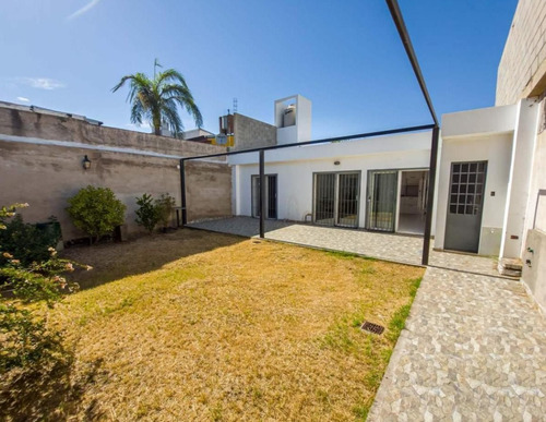 Venta Propiedad Excelente Estado - B. Cabaña Del Pilar - Cba