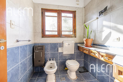 Casa Tipo Chalet Inglés En José Marmol