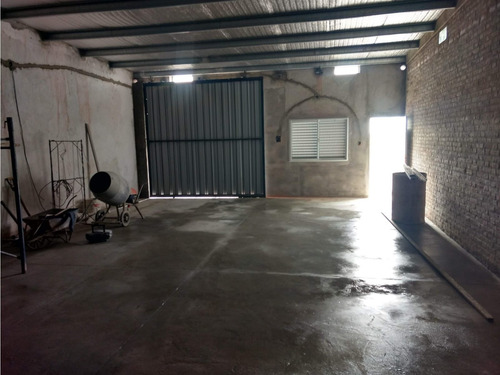 Imagen 2 de 25 de Galpón Y Casa Con Pileta. Excelente Oportunidad!!!!