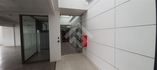 Oficina En Arriendo Con Financiamiento Para Habilitar.