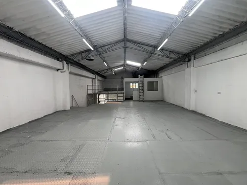 Bodega En Arriendo Ubicada En El Poblado Sector Almacentro (24940).