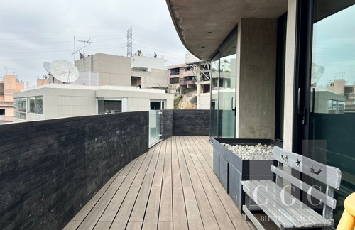 Imagen 25 de 30 de Este Departamento En Realidad Es Una Casa Con Los Beneficios