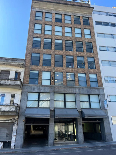 Venta De Oficina Con Vista Al Mar En Ciudad Vieja
