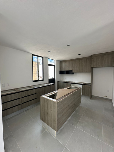 Estrena En Juriquilla San Isidro, Gran Ubicación, Hermosa, 3 Recámaras, Estudio