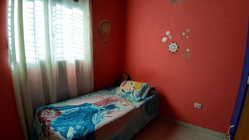 Imagen 6 de 13 de Acogedora Casa Ubicada En Una De Las Mejores Urbanizaciones De La Parte Sur De La Isla De Margarita. Cuenta Con Seguridad Las 24 Horas, Con Sistema De Alarma Y Cerco Eléctrico En Toda La Urbanización.