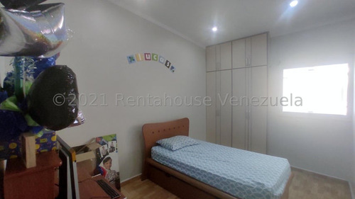 Townhouse En Venta Turmero Urb. Villa Paraiso Ec23-3845