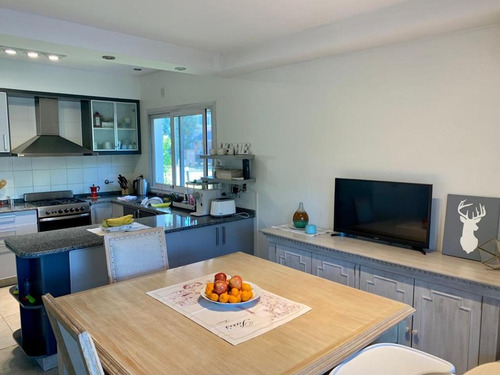 Imagen 8 de 28 de Hermosa Casa De 4 Ambientes En Campo Grande! Con Renta