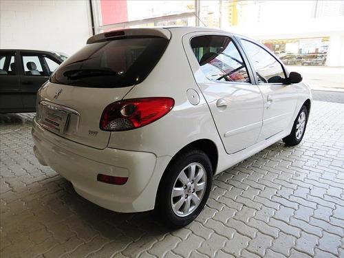 Imagem 2 de 10 de Peugeot 207 1.4 Active 8v Flex 4p Manual 2014