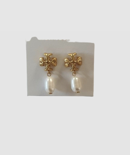 Aretes Cruz Con Perla De Agua Dulce En Baño De Oro De 18k. 