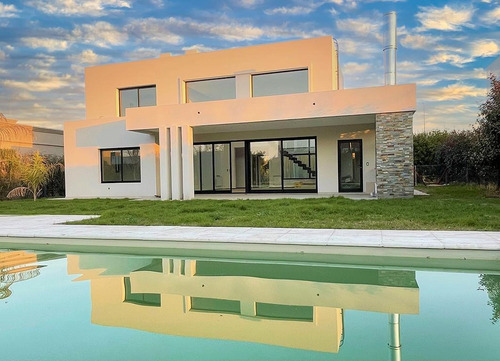 Imagen 2 de 30 de Casa 4 Dormitorios Pileta Barrio Cerrado San Sebastian Funes