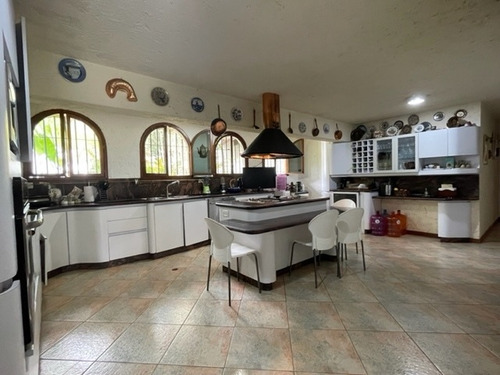 Imagen 3 de 24 de Se Vende Casa 800 M² 8h/10b/10p Cerro Verde