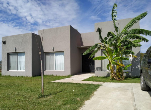 Casa En Venta En Barrio San Ramon Pilar Del Este