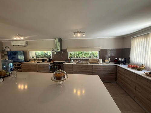 Casa En Venta En Saint Thomas Norte, Canning Con Lote Doble