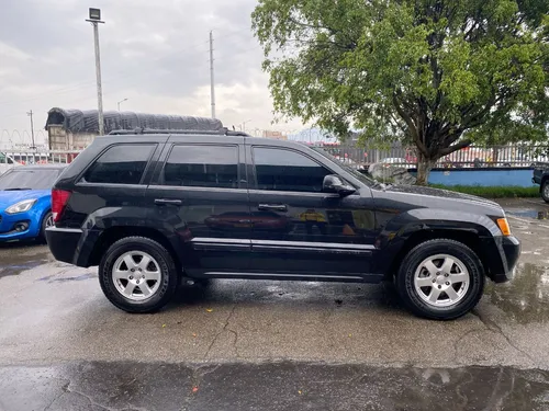Jeep Grand Cherokee 3.7 LAREDO AT 4X4