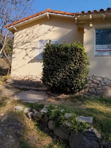 Propiedad En Zona Centro De Los Cocos Con Escritura