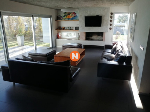 Casa En Venta Y Alquiler, La Residence, Punta Del Este, 3 Dormitorios.- Ref: 209865
