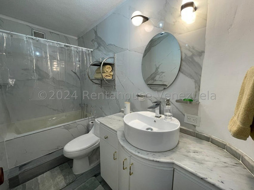 Las Esmeraldas !! En Venta Totalmente Amoblado, Equipado Y Actualizado Hace 3 Meses, 201 M2, 3 Hab., 4 Baños, 2 Pe. Impecable Conjunto Residencial, Piscina, Parrillera, Cancha Tenis, Gimnasio.