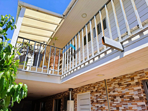 Qval Vende Espectacular Casa De 2 Pisos Con Recepción Comerc