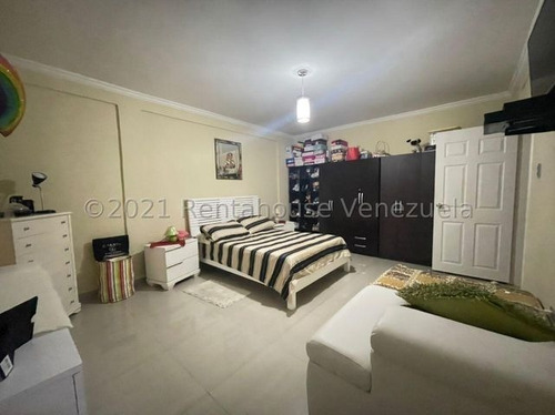 Imagen 7 de 10 de Cómoda Y Segura Casa, Construcción De Primera Y Elegantes Acabados, Resalta Su Cocina Estilo Italiana. Circuito Cerrado. #22-10935