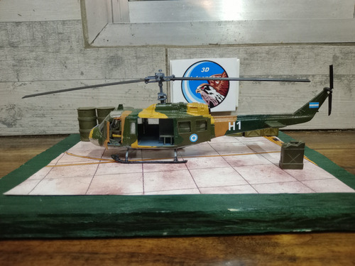 Maqueta A Armar Helicóptero Bell Uh-1 Huey Esc 1/48 Malvinas