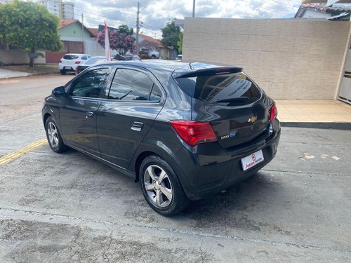 Imagem 4 de 15 de Chevrolet Onix 1.0 Mt Lt