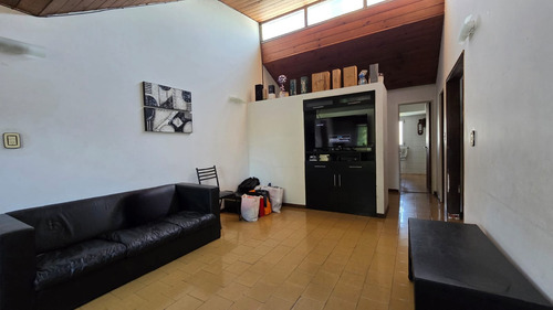 Casa Venta Cuatro Habitaciones Parque Piscina Castelar Norte