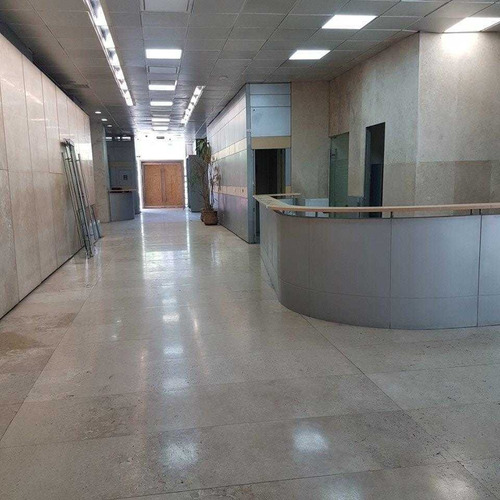 Metro El Golf / / Av. Apoquindo