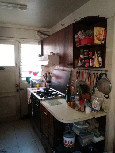 Casa En Los Acacios, 320 M², 6 Dormitorios, Cerca De Clínica