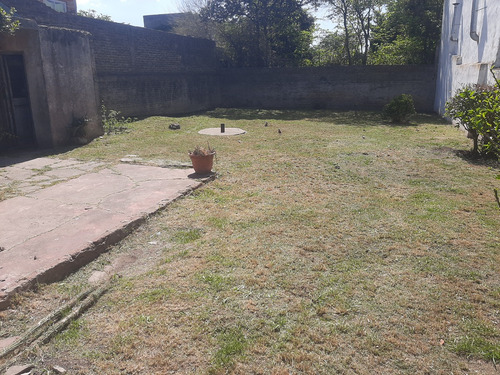 Gran Inmueble Sobre Calle Principal Para Vivir O Para Inversión En Zona Estratégica Del Barrio Para Destinos Múltiples Apto Profesional Comercial Salón Garages Viviendas Galpón Fot 2 Desarrolladores