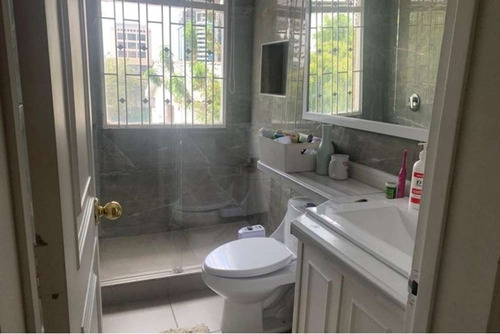 Imagen 10 de 17 de Casa En Arriendo En Bogotá Santa Bárbara Alta. Cod 119013704