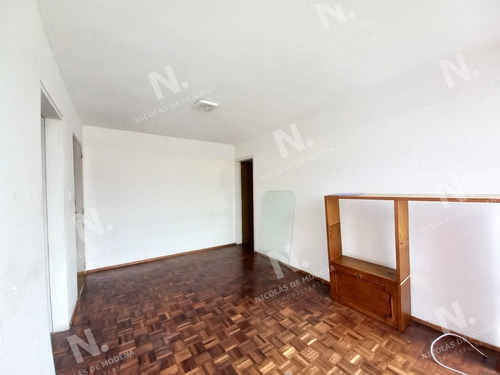 Imagen 3 de 8 de Vende Apartamento De 2 Dormitorios En Pleno Centro De Maldonado. - Maldonado Maldonado