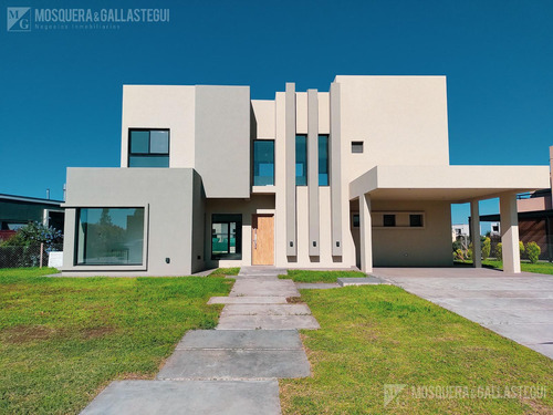 Casa En  Venta En Haras De Santa Maria