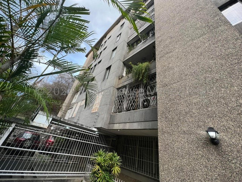 Apartamento En Venta En El Marqués Caracas Con 2 Pustos De Estacionamiento 24-24280 Mr.