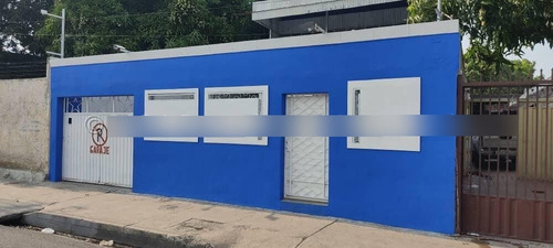  Arnaldo  López Vende  Casa Amplia En  Zona Centro-oeste, Barquisimeto  Lara, Venezuela.  9 Dormitorios  9 Baños  398 M² 