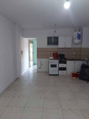 Imagen 2 de 6 de Departamento Tipo Casa En Venta En Moron Centro