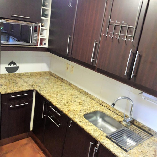 Casa En Buceo, Muy Buen Estado, 2 Dormitorios, 2 Baños, Cochera Y Parrillero