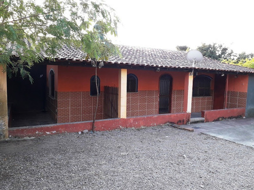 Oportunidade Imperdível! Vendo Casa Em Araruama São Vicente Na Região Dos Lagos-rj 1 Quarto-suíte Garagem Coberta(1 Vaga) E Descoberta(3 Vagas) Quintal Grande Com Frutíferas Varandão Em L
