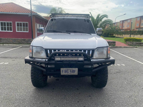Imagen 3 de 14 de Toyota Prado Meru