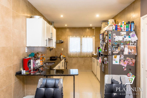 Venta Casa 3 Dormitorios Centro Con Cochera