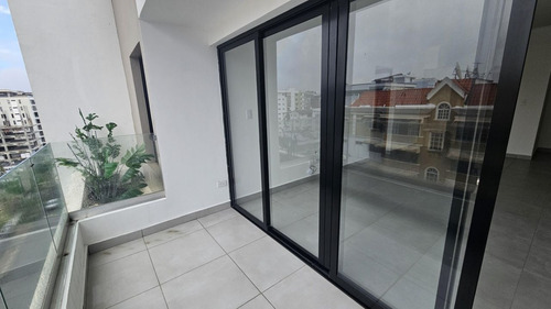 Apartamento En Alquiler En Evaristo Morales, Santo Domingo, 2 Habitaciones, Torre Moderna Con Área Social